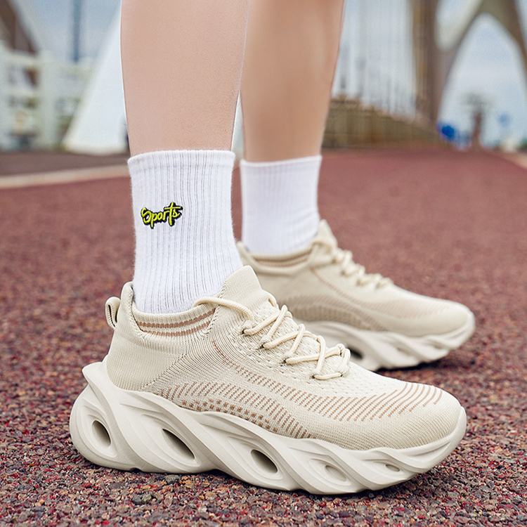 Nova Pulse Sneakers