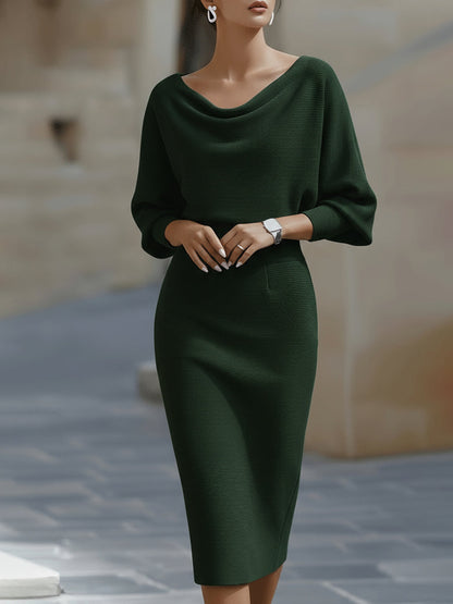 Elegant women's dress with batwing sleeves