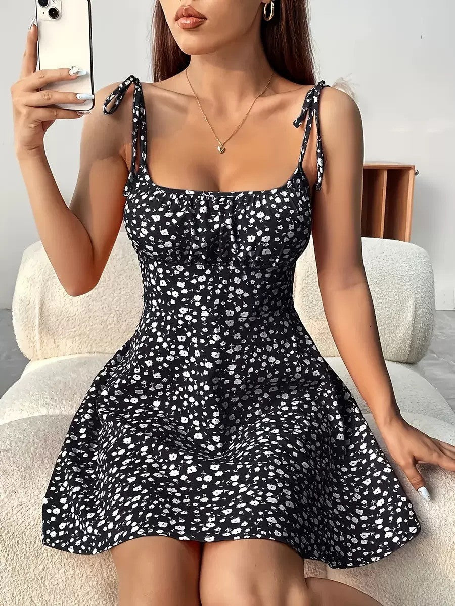 Feminine floral dress with defined waist