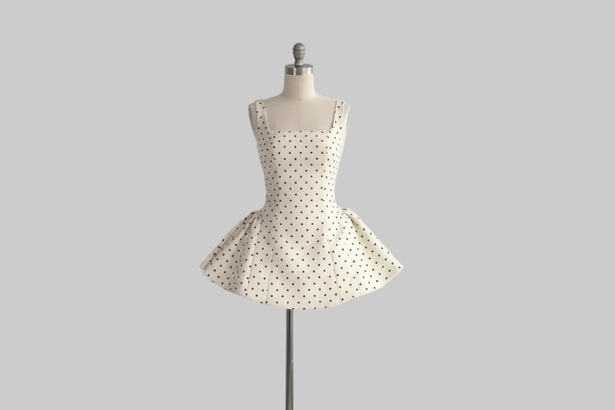 Women’s polka dot strapless waist mini dress